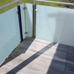 balaustra-parapetto-balcone-vetro-acidato-satinato-acciaio-inox-aisi-316-satinato-alluminio-duo-line-q-railing-azzate-varese-1a