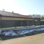 recinzione-ferro-verniciato-doghe-orizzontali-medie-disegno-taglio-laser-moderna-design-azzate-varese-como-milano-ticino-svizzera-1b