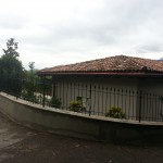 recinzione-ferro-verniciato-inserti-verticali-design-azzate-varese-como-milano-ticino-svizzera-3a