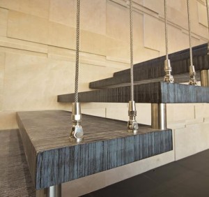 scala-appesa-moderna-design-novalinea-futura-economica-gradini-legno-ringhiera-cavi-verticali-a-soffitto-azzate-varese-como-milano-brianza-svizzera-canton-ticino-1b