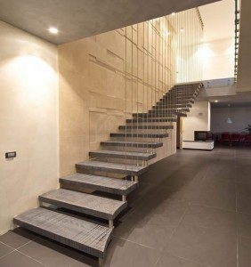scala-appesa-moderna-design-novalinea-futura-economica-gradini-legno-ringhiera-cavi-verticali-a-soffitto-azzate-varese-como-milano-brianza-svizzera-canton-ticino-1c