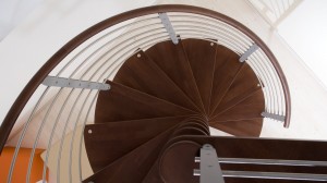 scala-chiocciola-moderna-design-novalinea-top-inox-economica-gradini-legno-ringhiera-acciaio-azzate-varese-como-milano-brianza-svizzera-canton-ticino-3a