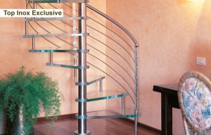 scala-chiocciola-moderna-design-novalinea-top-inox-exclusive-gradini-vetro-extrachiaro-ringhiera-acciaio-inox-azzate-varese-como-milano-brianza-svizzera-canton-ticino-1a