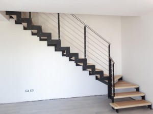 scala-moderna-design-novalinea-laser-basic-economica-gradini-legno-ringhiera-acciaio-inox-azzate-varese-como-milano-brianza-svizzera-canton-ticino-1a