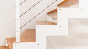 scala-moderna-design-novalinea-laser-basic-economica-gradini-legno-ringhiera-acciaio-inox-struttura-verniciata-azzate-varese-como-milano-brianza-svizzera-canton-ticino-2a