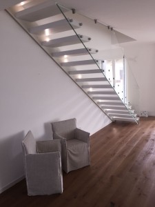 scala-moderna-design-novalinea-laser-monolama-avantgarde-gradini-legno-ringhiera-vetro-extrachiaro-cosciale-singolo-azzate-varese-como-milano-brianza-svizzera-canton-ticino-1a
