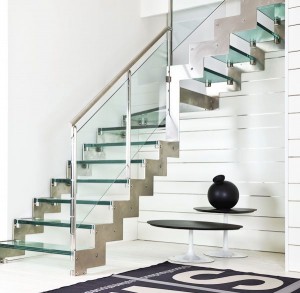 scala-moderna-design-novalinea-laser-exclusive-struttura-portante-laterale-acciaio-gradini-ringhiera-vetro-extrachiaro-azzate-varese-como-milano-brianza-svizzera-canton-ticino-1c