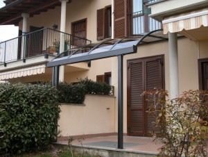 tettoia-addossata-curva-plexiglas-compatto-certificata-tuv-design-azzate-varese-1b