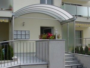 tettoia-addossata-curva-plexiglas-compatto-certificata-tuv-design-azzate-varese-2
