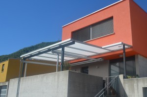 tettoia-addossata-piana-plexiglas-alveolare-certificata-tuv-design-azzate-varese-10
