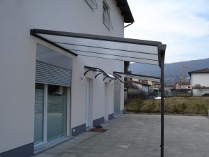 tettoia-addossata-piana-plexiglas-alveolare-certificata-tuv-design-azzate-varese-6