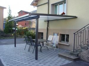 tettoia-addossata-piana-plexiglas-alveolare-certificata-tuv-design-azzate-varese-8
