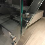 ringhiera-parapetto-scala-vetro-boccole-acciaio-inox-aisi-304-design-moderno-varese-azzate-4b